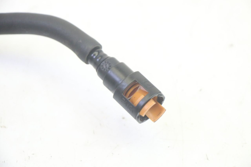 photo de TUBO INYECTOR SUZUKI BURGMAN EXECUTIVE ABS 650 (2006 - 2012) - Primer plano técnico