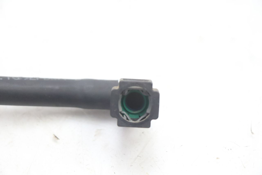 photo de TUBO INYECTOR YAMAHA FJR 1300 (2001 - 2005) - Primer plano técnico
