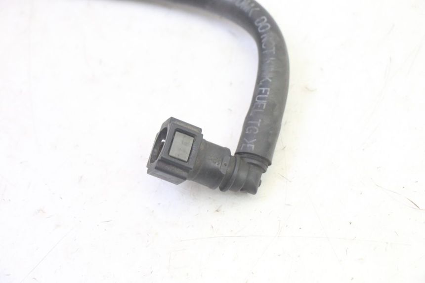 photo de TUBO INYECTOR YAMAHA FZ6 N FAZER 600 (2004 - 2006) - Primer plano técnico