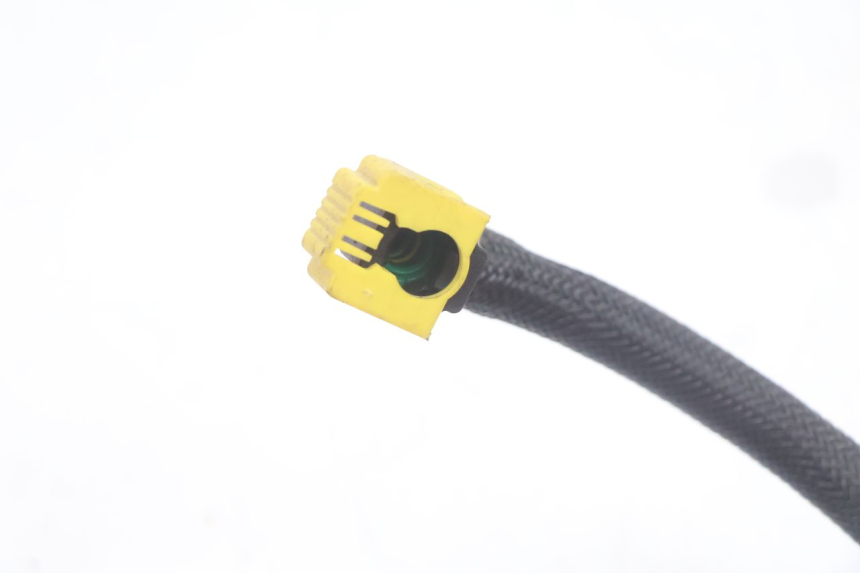 photo de TUBO INYECTOR PIAGGIO MP3 HPE 530 (2022 - 2026) - Primer plano técnico