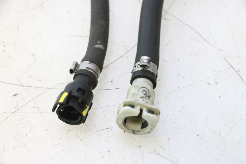 photo de TUBO INYECTOR CAN-AM SPYDER RS 1000 (2008 - 2012) - Detalles de los puntos de fijación