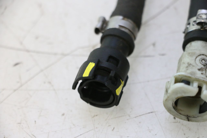 photo de TUBO INYECTOR CAN-AM SPYDER RS 1000 (2008 - 2012) - Estado de la superficie y material