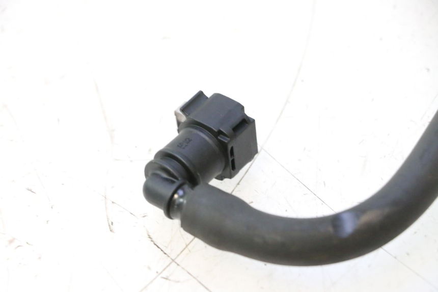 photo de TUBO INYECTOR PIAGGIO ZIP IGET 4T 50 (2021 - 2023) - Primer plano técnico