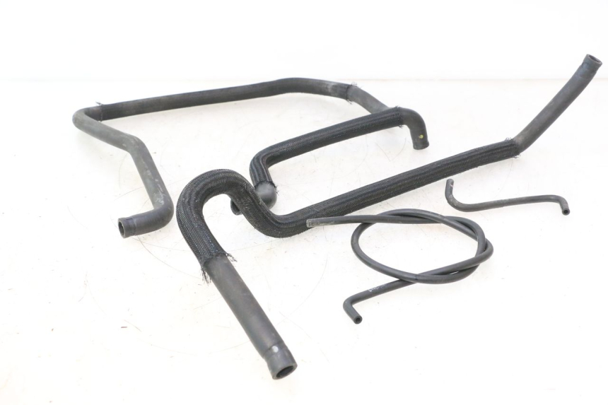 photo de MANGUERA DEL RADIADOR SUZUKI BURGMAN 125 (2007 - 2014) - Primer plano técnico