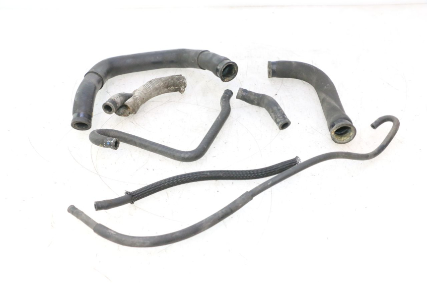 photo de MANGUERA RADIADOR SUZUKI BURGMAN EXECUTIVE ABS 650 (2006 - 2012) - Primer plano técnico