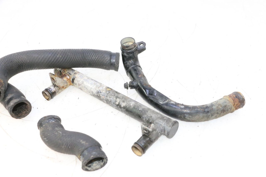 photo de MANGUERA RADIADOR KAWASAKI GPX F ZX750F 750 (1986 - 1990) - Primer plano técnico
