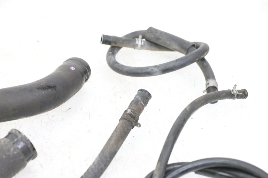 photo de MANGUERA RADIADOR SUZUKI GSR 750 (2011 - 2017) - Primer plano técnico