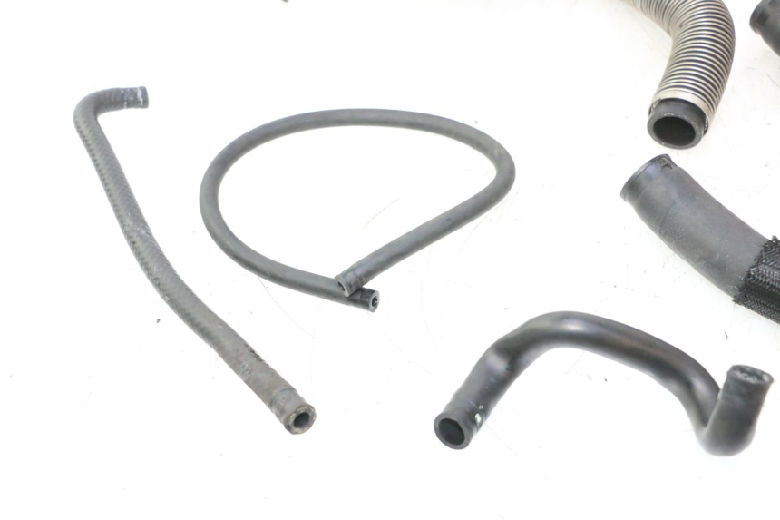photo de MANGUERA RADIADOR SUZUKI GSR 600 (2005 - 2012) - Primer plano técnico