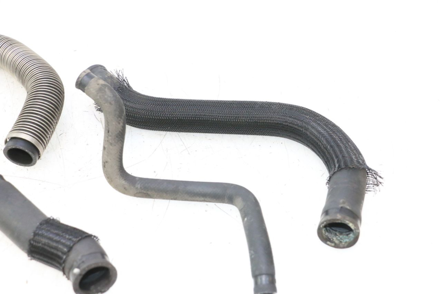photo de MANGUERA RADIADOR SUZUKI GSR 600 (2005 - 2012) - Detalles de los puntos de fijación