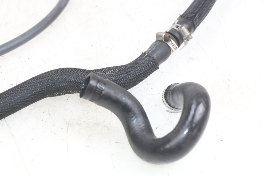 photo de MANGUERA DEL RADIADOR SYM GTS EFI 125 (2012 - 2016) - Otra perspectiva