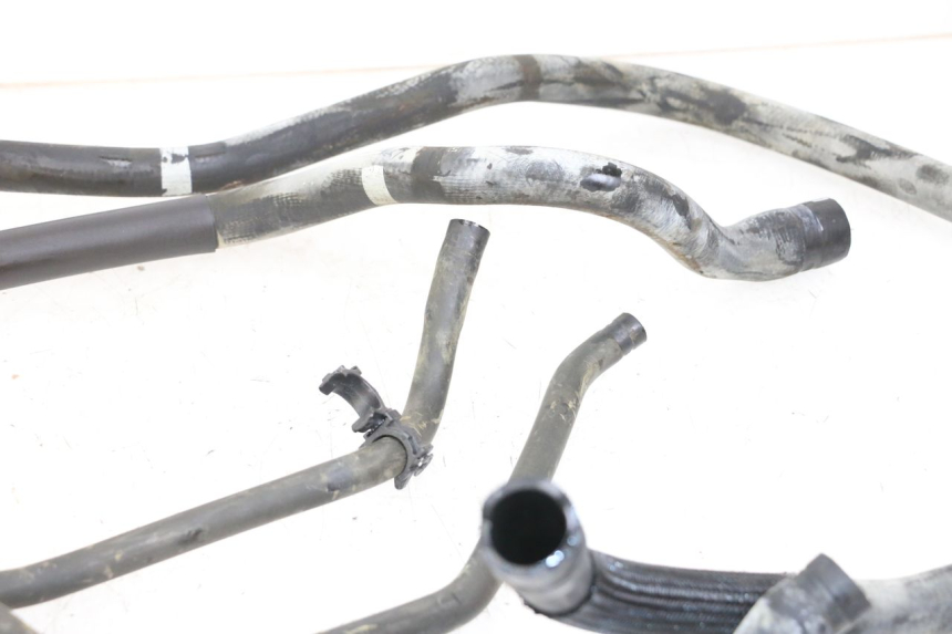 photo de MANGUERA RADIADOR PIAGGIO MP3 HPE 350 (2018 - 2020) - Otra perspectiva