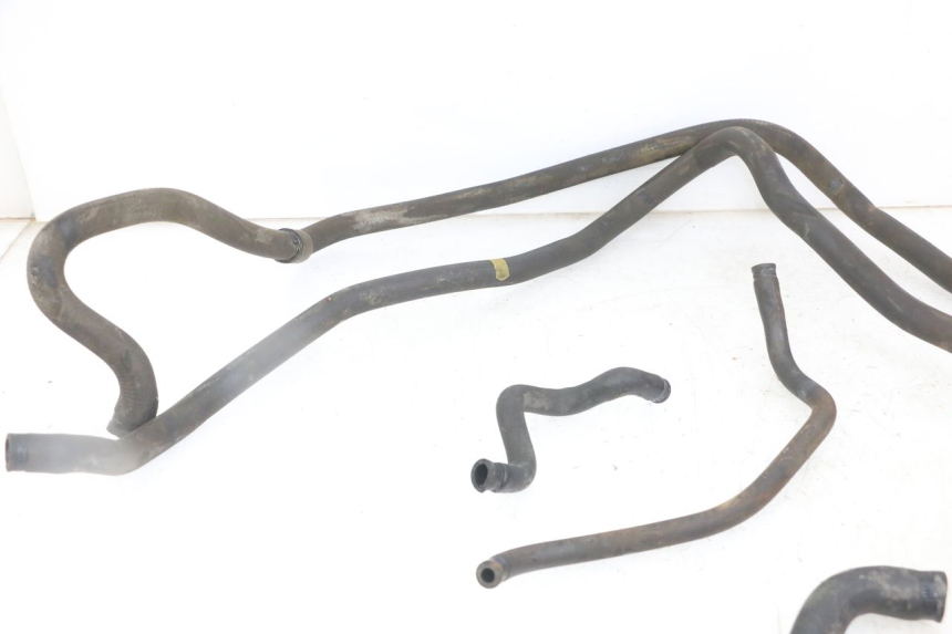 photo de MANGUERA DEL RADIADOR PIAGGIO MP3 LT 300 (2010 - 2016) - Detalles de los puntos de fijación