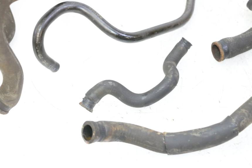 photo de MANGUERA DEL RADIADOR PIAGGIO MP3 LT 300 (2010 - 2016) - Detalles de los puntos de fijación