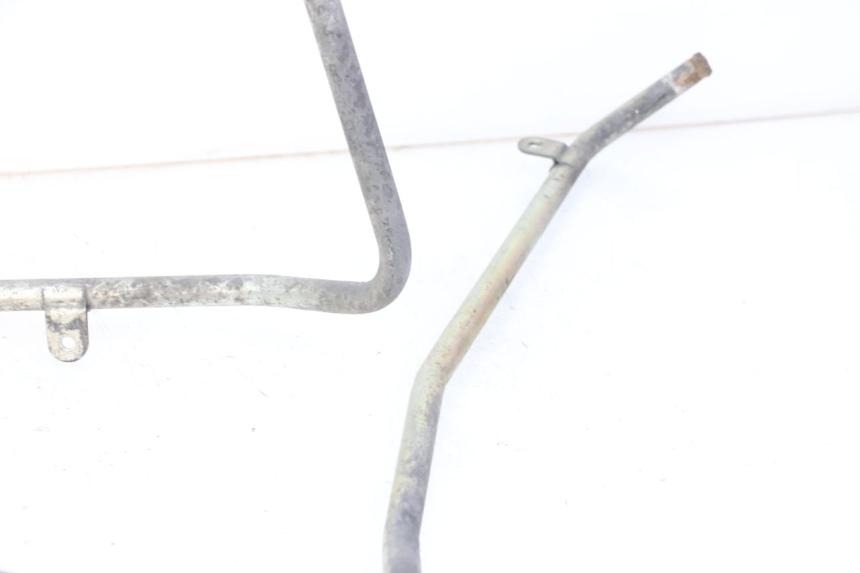 photo de MANGUERA DEL RADIADOR SUZUKI SIXTEEN 125 (2008 - 2010) - Primer plano técnico