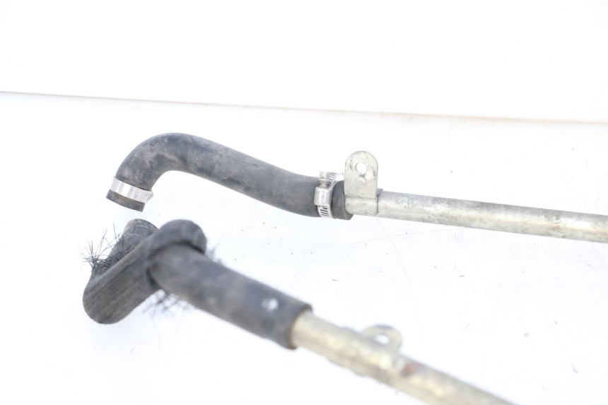 photo de MANGUERA DEL RADIADOR SUZUKI SIXTEEN 125 (2008 - 2010) - Detalles de los puntos de fijación