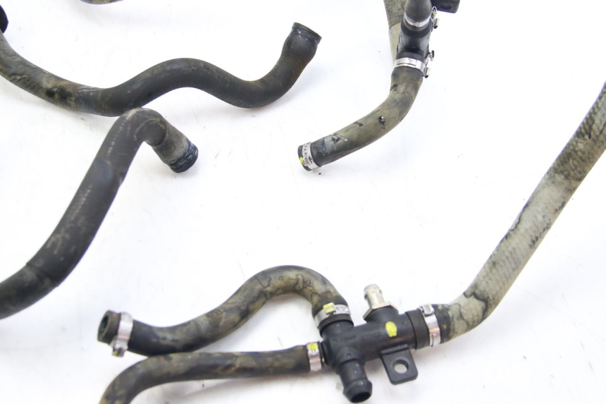 photo de MANGUERA DEL RADIADOR PIAGGIO VESPA GTS SUPER IE 125 (2009 - 2016) - Otra perspectiva