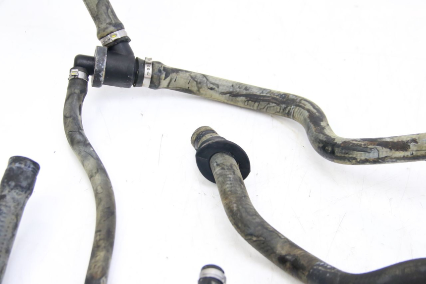 photo de MANGUERA DEL RADIADOR PIAGGIO VESPA GTS SUPER IE 125 (2009 - 2016) - Detalles de los puntos de fijación