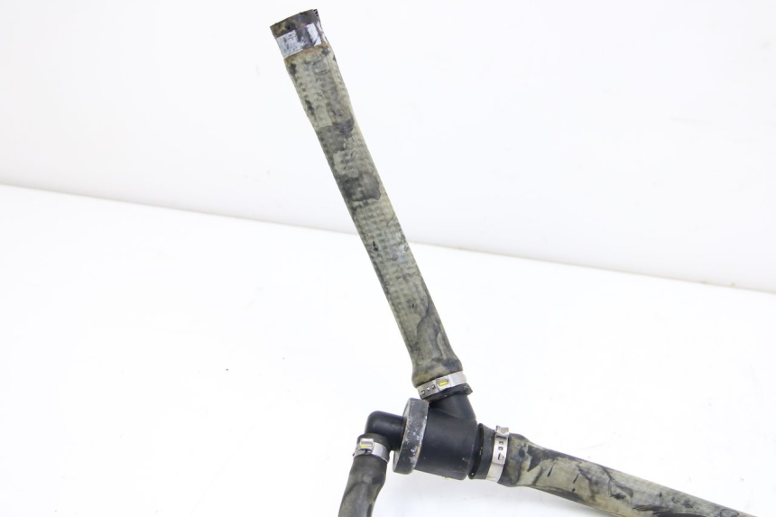 photo de MANGUERA DEL RADIADOR PIAGGIO VESPA GTS SUPER IE 125 (2009 - 2016) - Estado de la superficie y material