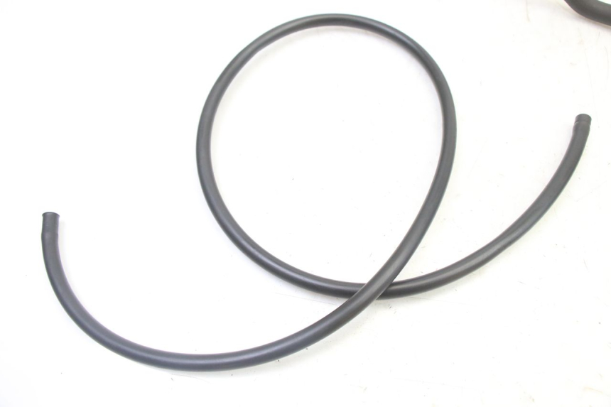 photo de MANGUERA DEL RADIADOR YAMAHA XMAX X-MAX 125 (2006 - 2009) - Primer plano técnico