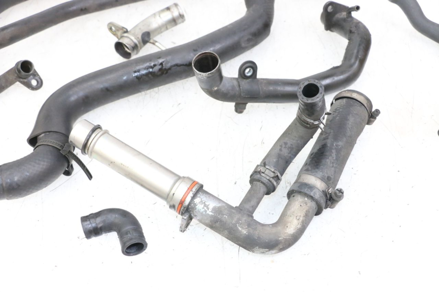 photo de MANGUERA RADIADOR YAMAHA FZ1 FAZER 1000 (2007 - 2009) - Primer plano técnico