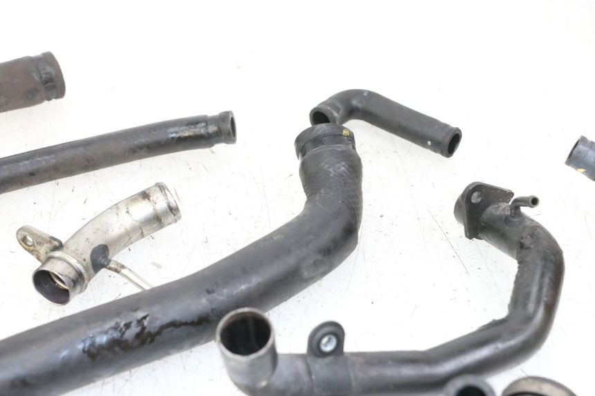 photo de MANGUERA RADIADOR YAMAHA FZ1 FAZER 1000 (2007 - 2009) - Detalles de los puntos de fijación