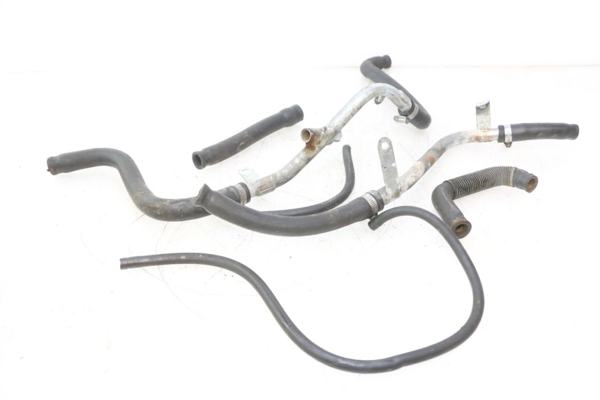 photo de MANGUERA DEL RADIADOR YAMAHA YP MAJESTY 125 (1998 - 2001) - Primer plano técnico