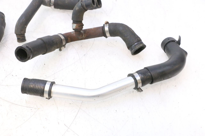 photo de MANGUERA RADIADOR YAMAHA YZF R6 600 (2008 - 2009) - Primer plano técnico