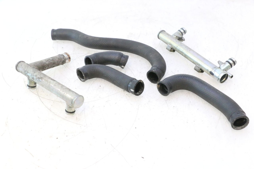photo de MANGUERA DEL RADIADOR KAWASAKI ZZR 600 (1995 - 2004) - Primer plano técnico