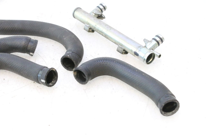 photo de MANGUERA DEL RADIADOR KAWASAKI ZZR 600 (1995 - 2004) - Detalles de los puntos de fijación