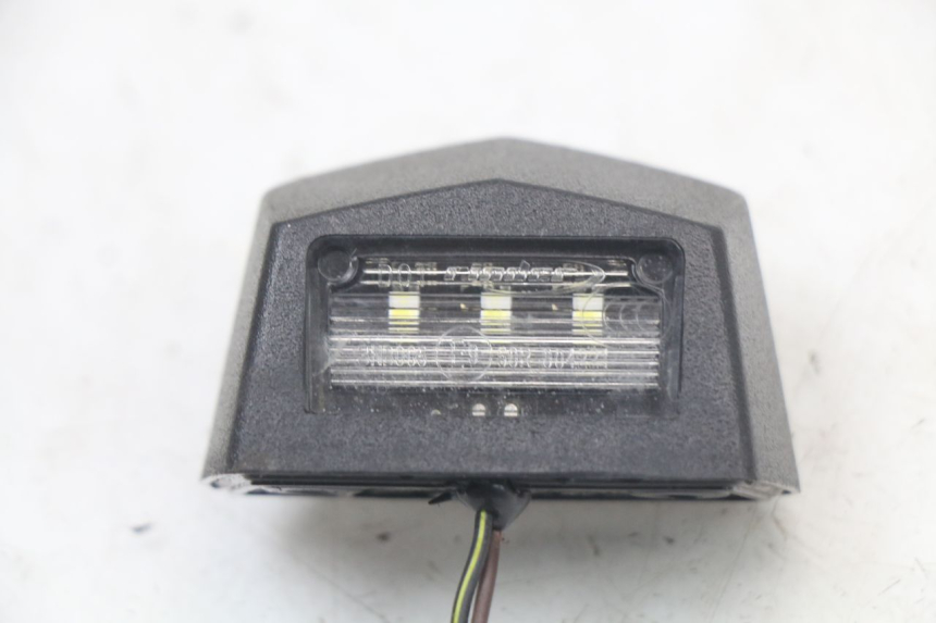 photo de LUZ MATRICULA HUSQVARNA SVARTPILEN 401 (2018 - 2023) - Zoom estado de uso