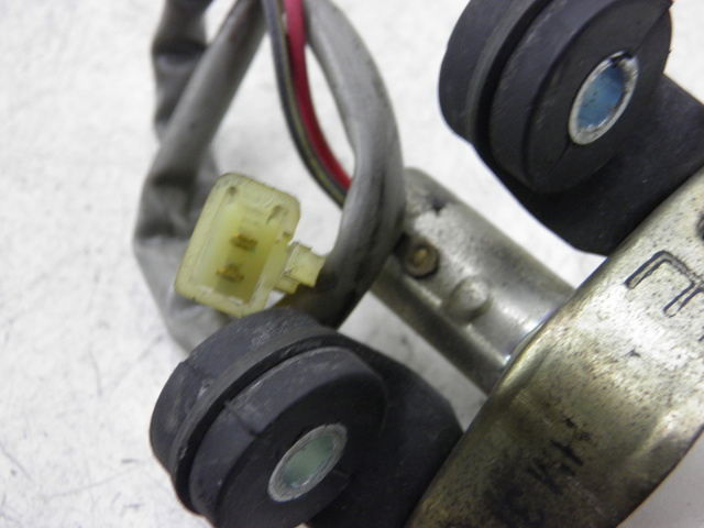 photo de LUZ MATRICULA KAWASAKI ZZR 600 (1995 - 2004) - Zoom estado de uso