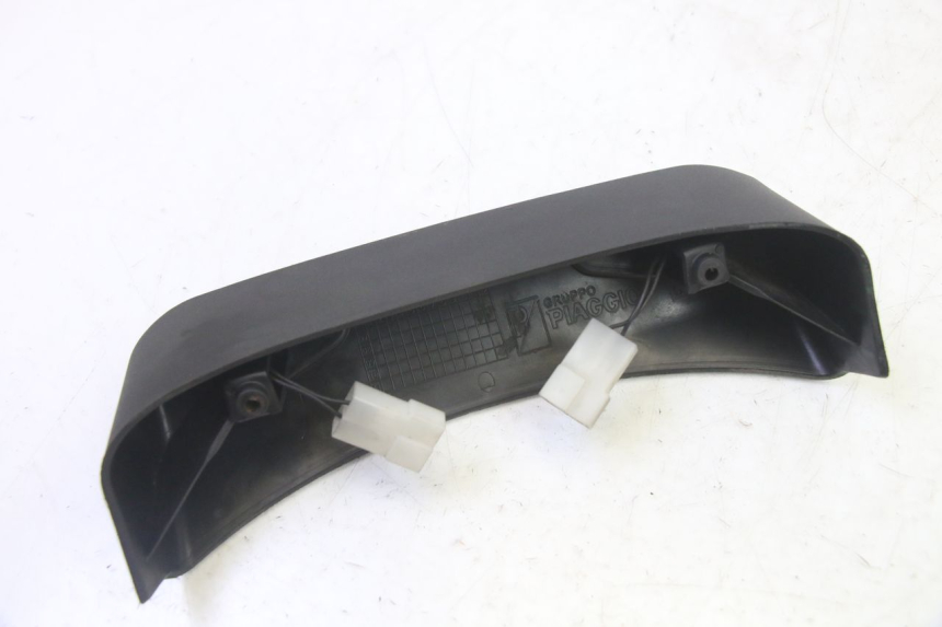 photo de LUZ MATRICULA PIAGGIO MP3 RL 250 (2006 - 2010) - Detalles de los puntos de fijación
