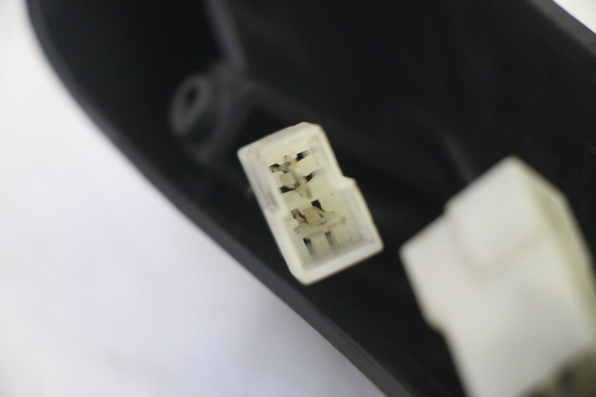 photo de LUZ MATRICULA PIAGGIO MP3 RL 250 (2006 - 2010) - Recambio usado revisado