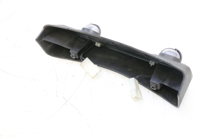 photo de LUZ MATRICULA PIAGGIO MP3 RL 250 (2006 - 2010) - Detalles de los puntos de fijación
