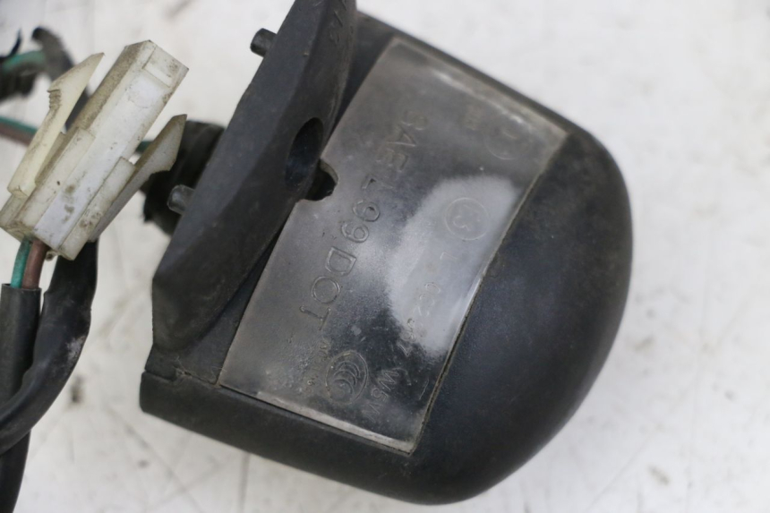 photo de LUZ MATRICULA PEUGEOT SATELIS 125 (2013 - 2018) - Primer plano técnico