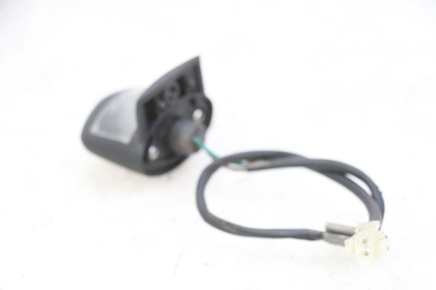 photo de LUZ MATRICULA PEUGEOT SATELIS 125 (2013 - 2018) - Primer plano técnico