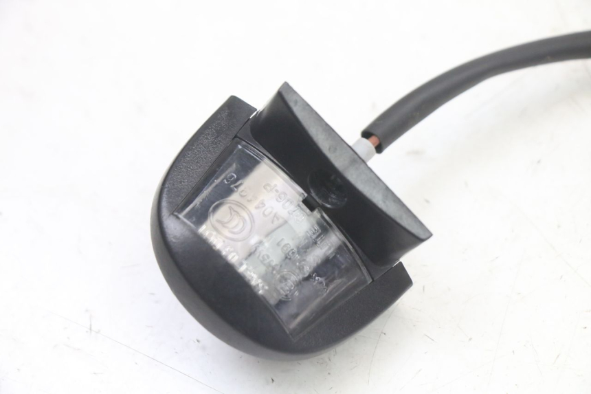 photo de LUZ MATRICULA PEUGEOT TWEET 4T 50 (2023 - 2025) - Zoom estado de uso