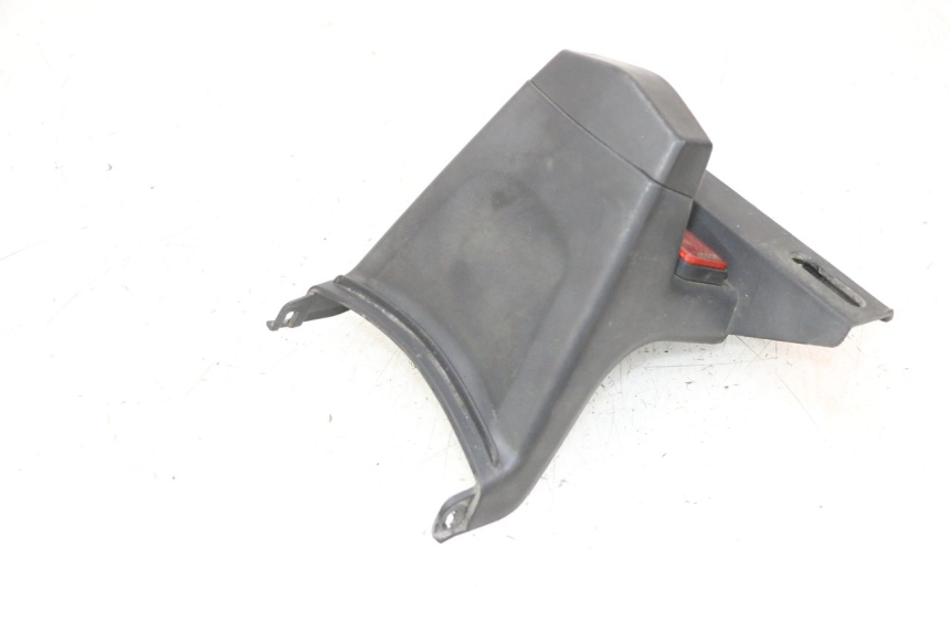 photo de LUZ MATRICULA JM MOTORS SANTANA 50 (2014 - 2023) - Detalles de los puntos de fijación