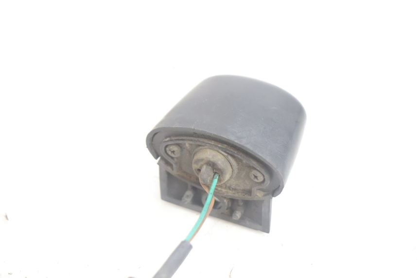 photo de LUZ MATRICULA PEUGEOT SATELIS 125 (2006 - 2009) - Primer plano técnico