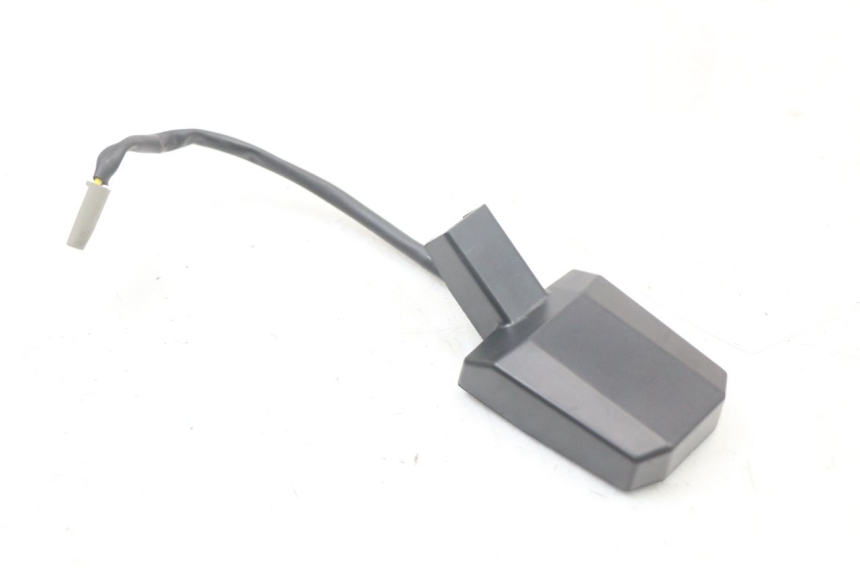 photo de LUZ MATRICULA ROYAL ENFIELD SCRAM 411 (2022 - 2024) - Primer plano técnico