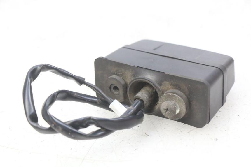 photo de ILUMINACIóN DE MATRíCULA SUZUKI SIXTEEN 125 (2008 - 2010) - Detalle de la pieza