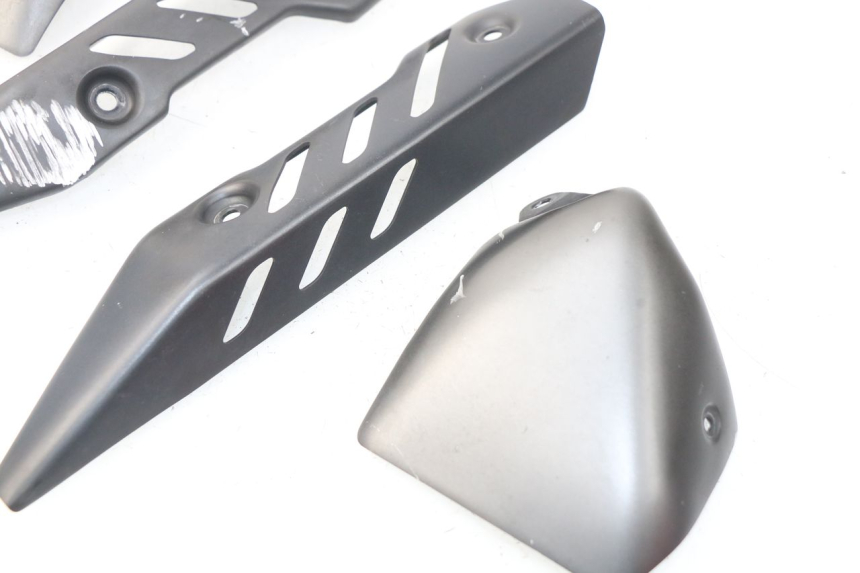 photo de RADIADOR CUBIERTA MV AGUSTA BRUTALE R WALLY 910 (2008 - 2008) - Primer plano técnico