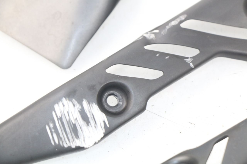 photo de RADIADOR CUBIERTA MV AGUSTA BRUTALE R WALLY 910 (2008 - 2008) - Vista general del producto