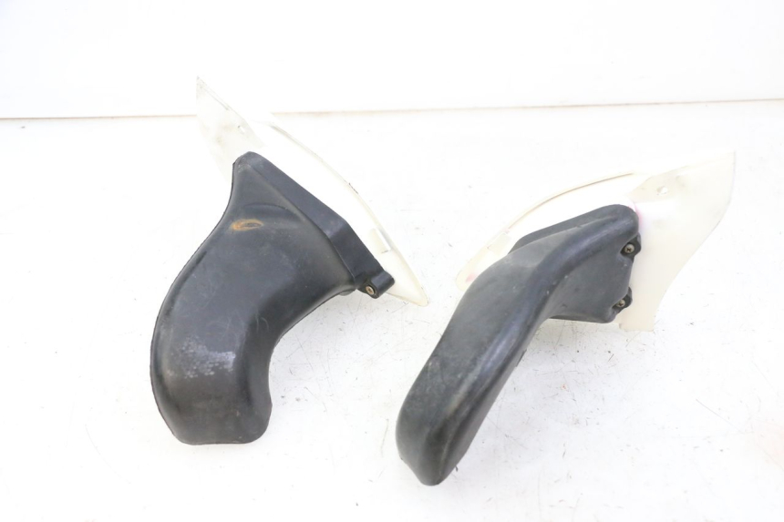 photo de RADIADOR CUBIERTA YAMAHA FJ 36Y 1100 (1984 - 1985) - Otra perspectiva