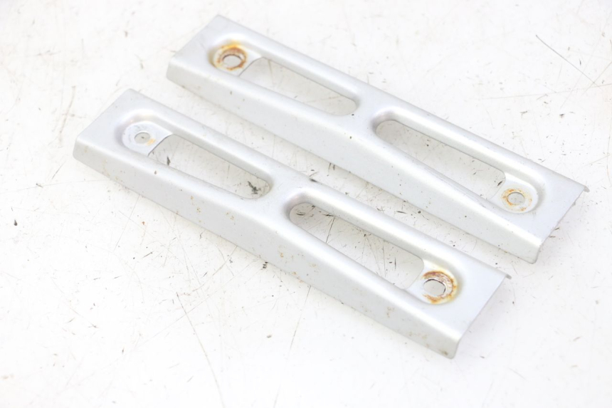 photo de RADIADOR CUBIERTA YAMAHA FZ6 FAZER S2 600 (2007 - 2011) - Primer plano técnico