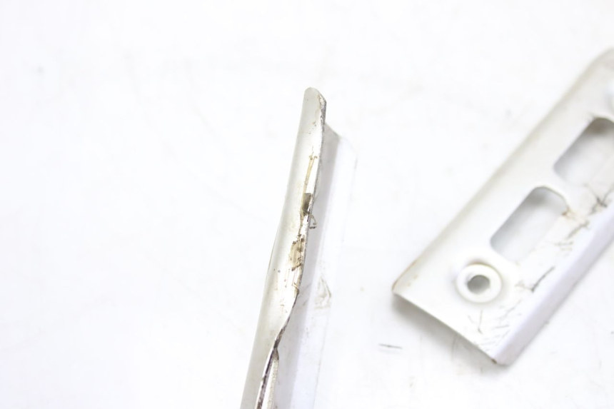 photo de TAPA DEL RADIADOR YAMAHA FZS FAZER 600 (1998 - 2001) - Detalle de la pieza