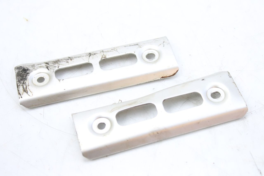 photo de TAPA DEL RADIADOR YAMAHA FZS FAZER 600 (1998 - 2001) - Primer plano técnico