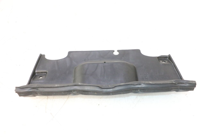 photo de RADIADOR CUBIERTA KAWASAKI GPX F ZX750F 750 (1986 - 1990) - Primer plano técnico