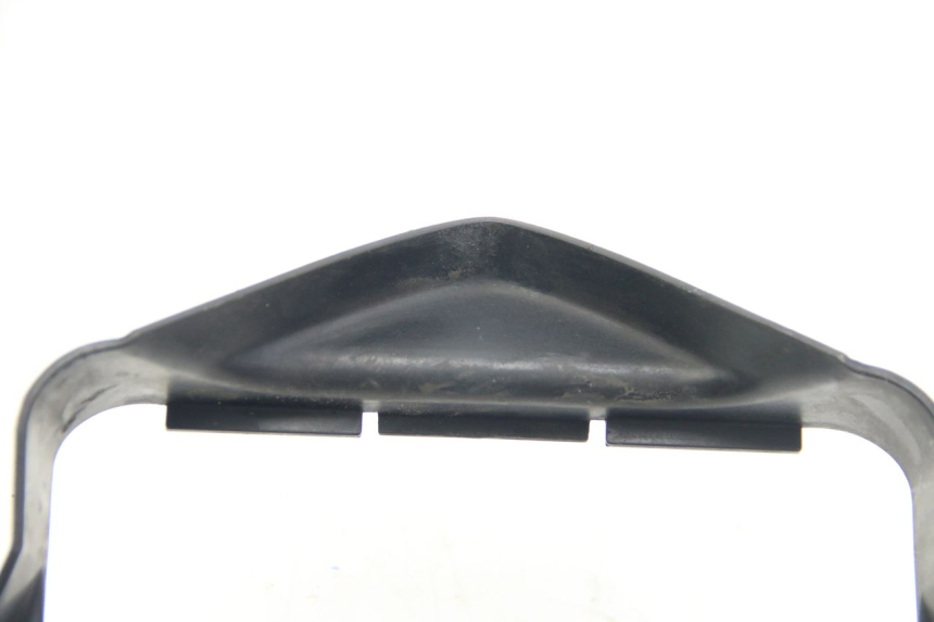 photo de TAPA DEL RADIADOR SUZUKI SIXTEEN 125 (2008 - 2010) - Detalle de la pieza