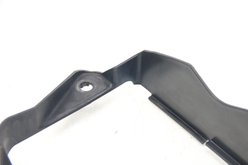 photo de TAPA DEL RADIADOR SUZUKI SIXTEEN 125 (2008 - 2010) - Zoom estado de uso